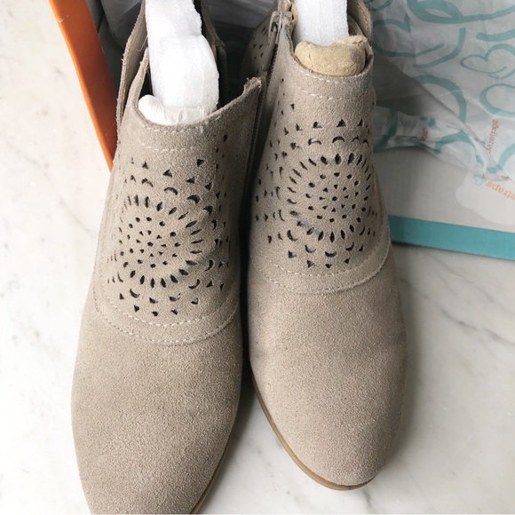 BareTraps Gaige Suede Leather Bootie Cobblestone - 7.5 W Taupe Zip side - Picture 4 of 8